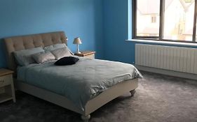 1 Luxurious Room In Family Home